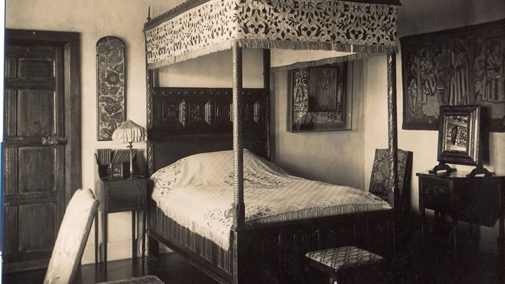 The photograph above shows image of a bedroom curated at the Glasgow International Exhibition in 1901